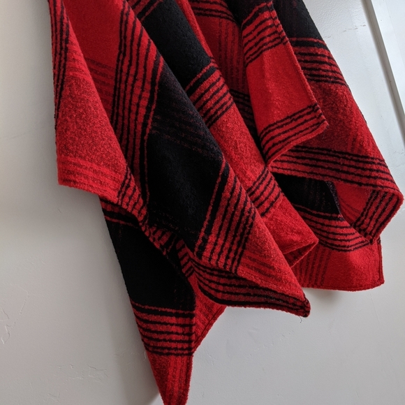 🌿EXPRESS PLAID PONCHO🌿 - Picture 5 of 7